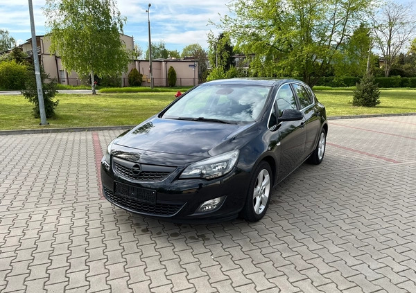 Opel Astra cena 16900 przebieg: 210000, rok produkcji 2009 z Radom małe 232
